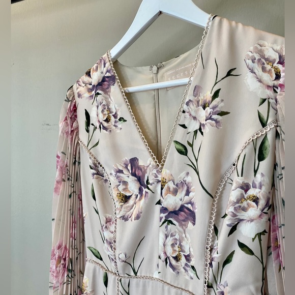 Stunning “Keepsake” Dress - Picture 3 of 7